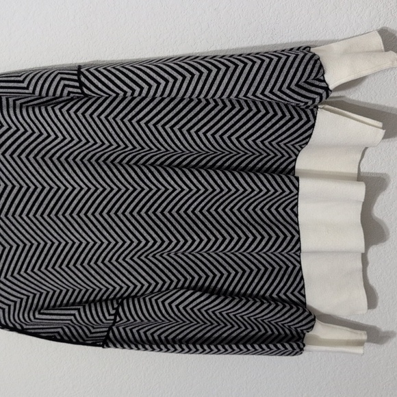 Anrabess Chevron Pattern Black and White Oversized Sweater Size Medium Fall Cozy - Picture 6 of 7